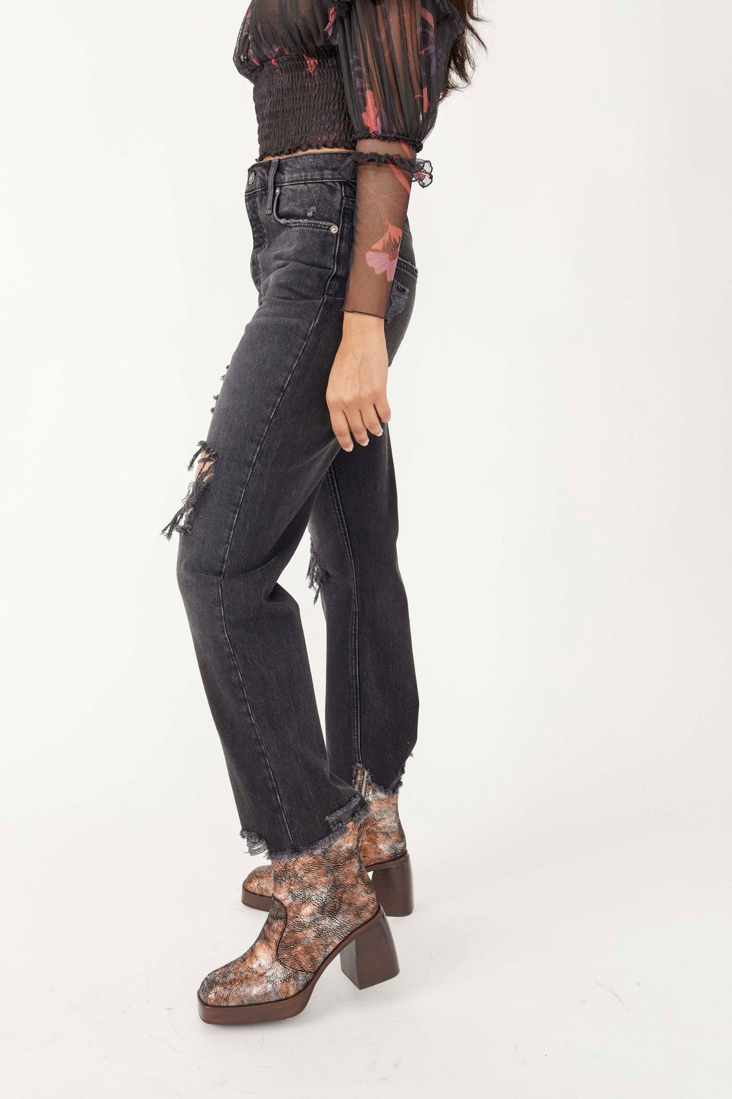 Free People - Tapered Baggy Boyfriend Jeans in Obsidian