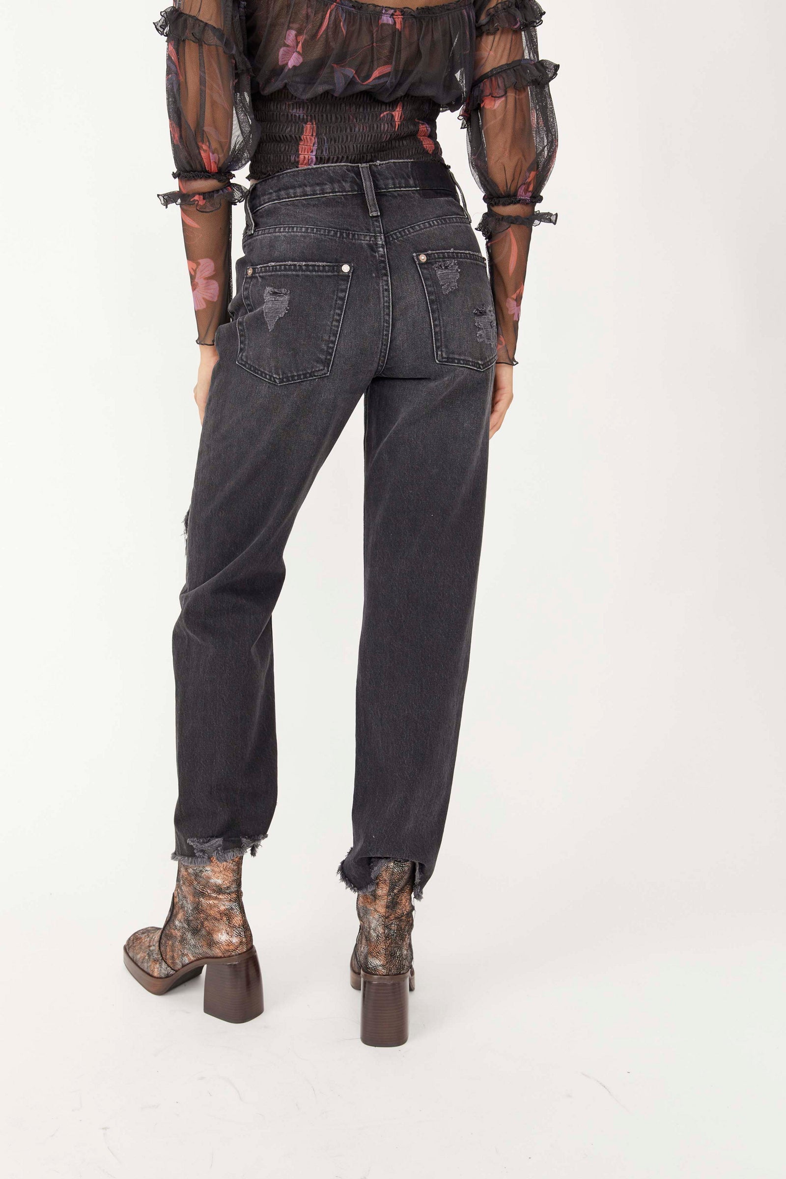 Free People - Tapered Baggy Boyfriend Jeans in Obsidian