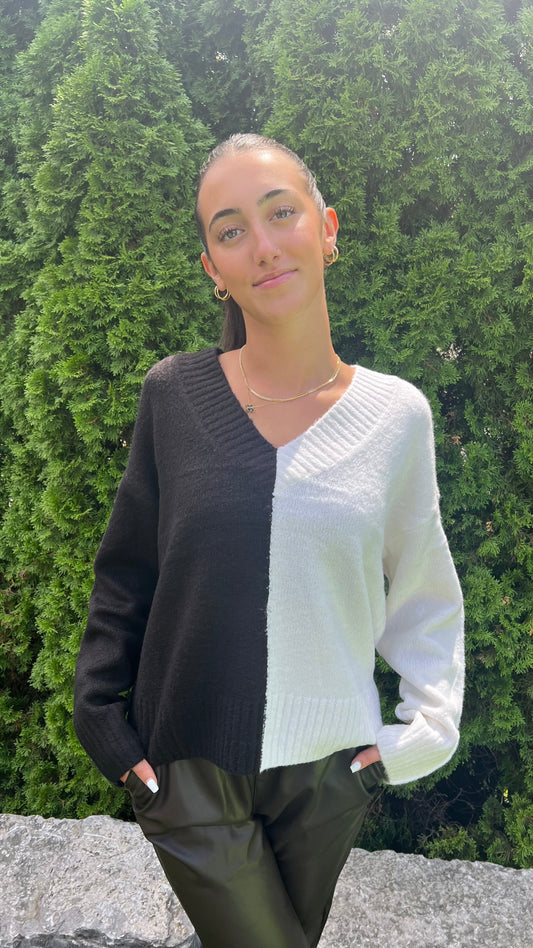 RD Style Roxy Mossy Colour Block V-Neck | Black and white