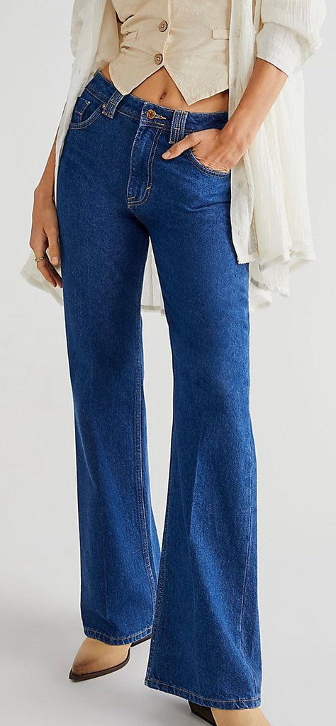 Free People - Ava High-Rise Bootcut Jeans in timeless Blue